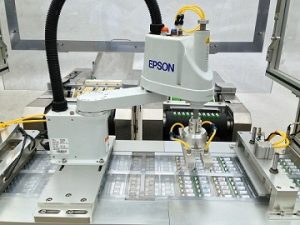 Robot cấp liệu cho Novartis