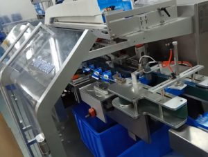 Máy đóng gói và đóng hộp tích hợp một dây chuyền