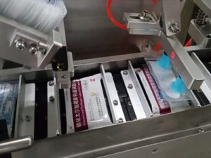 Máy đóng hộp thuốc được trang bị bộ nạp tự động