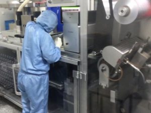 Dây chuyền tốc độ cao kết hợp ép vỉ , đóng gói, đóng hộp và bao màng co